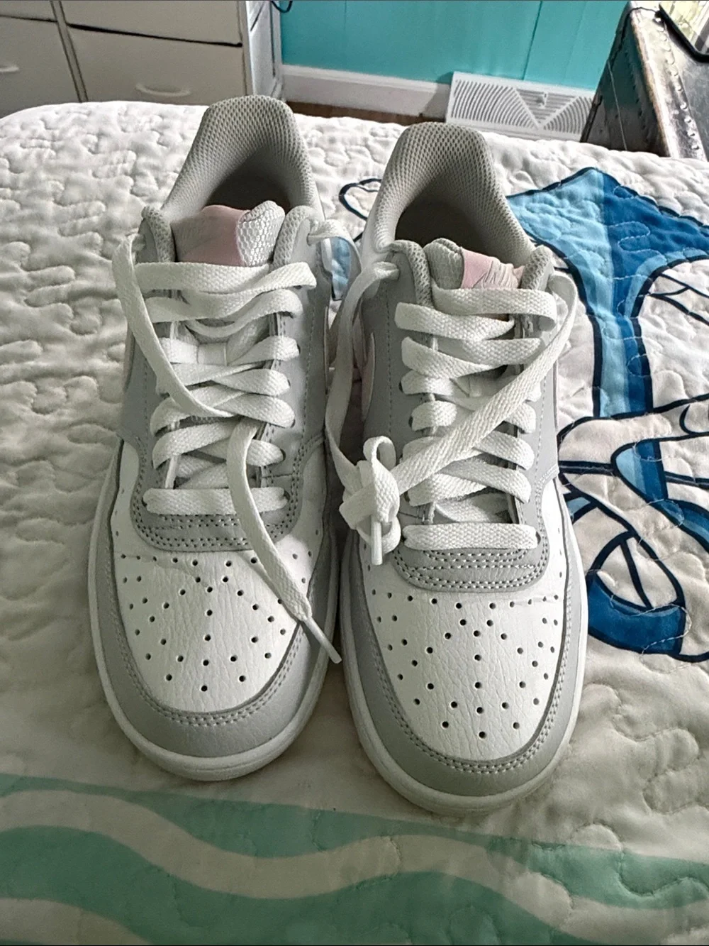 Nike women’s court vision White and Light Pink Low-Top Sneakers - Picture 6 of 6
